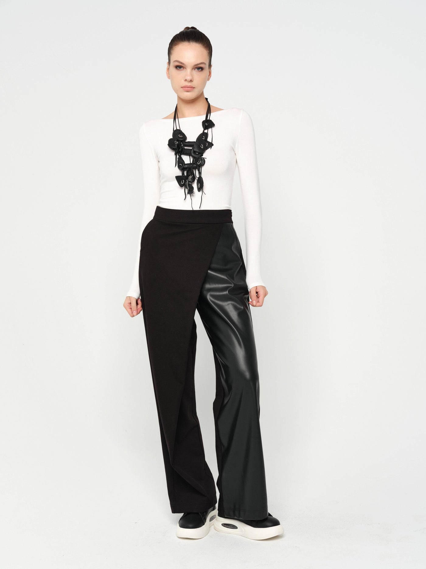 DERİ DETAY PANTOLON