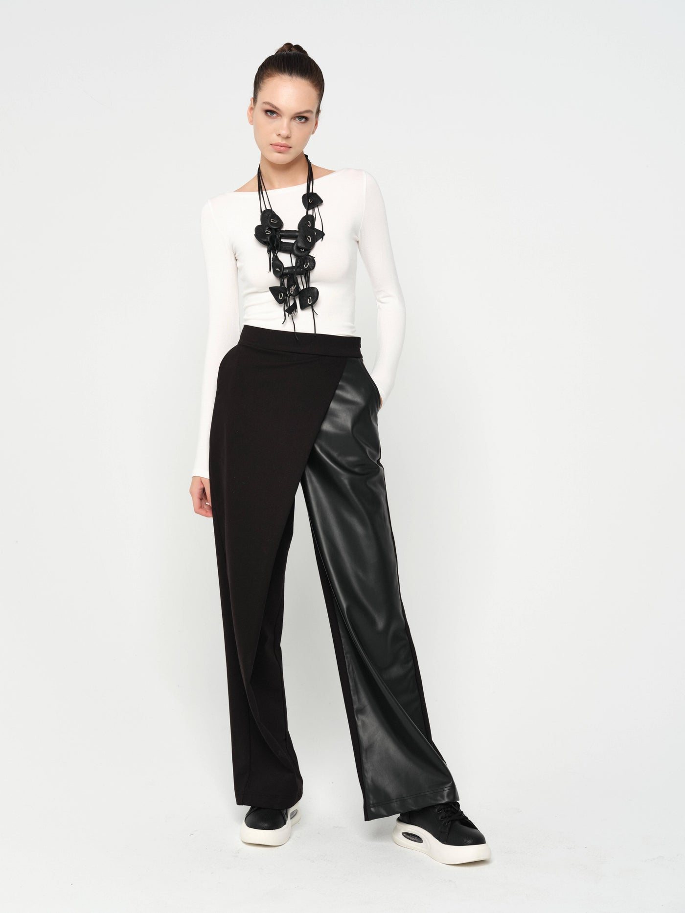 DERİ DETAY PANTOLON