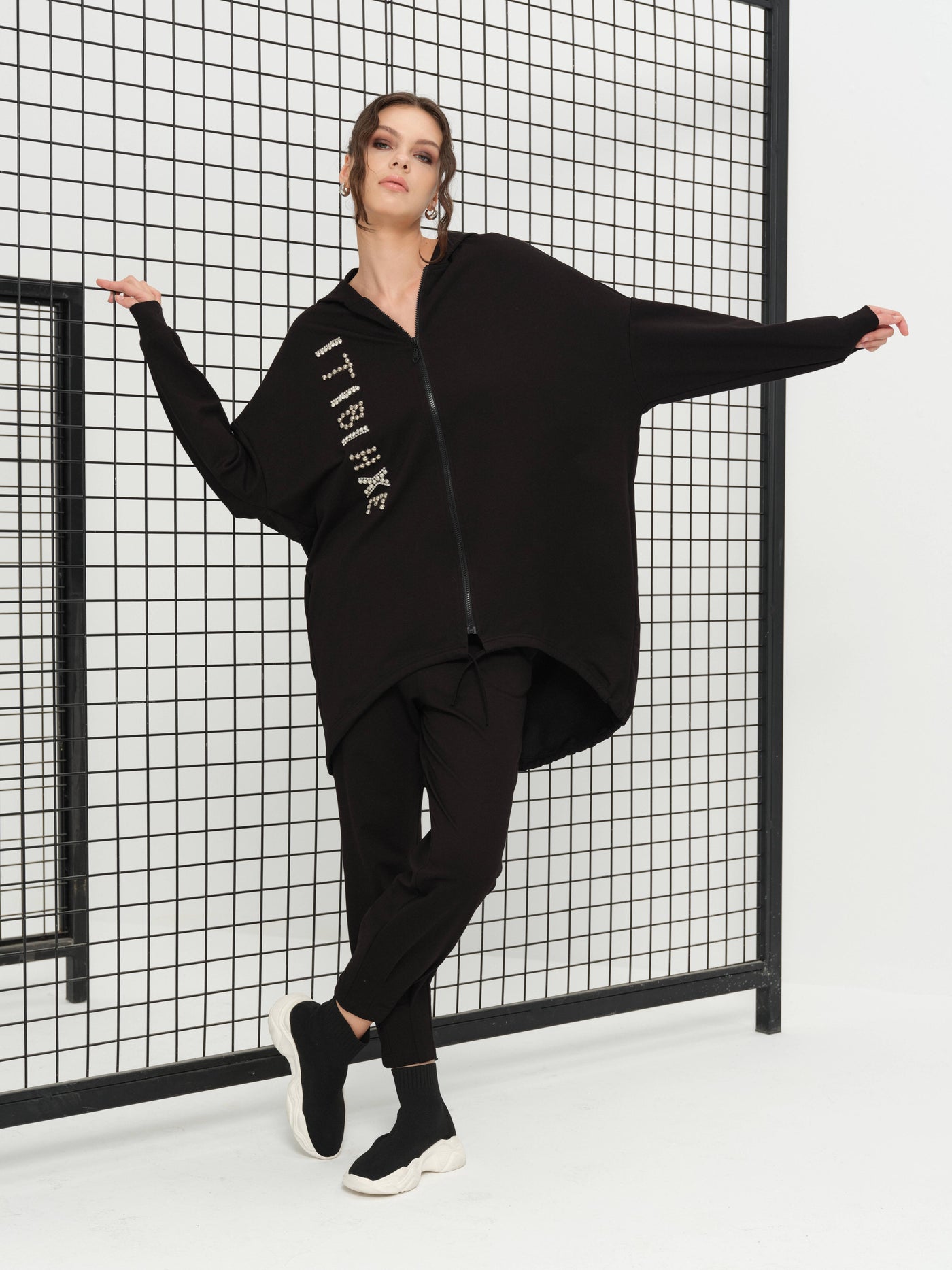 TAŞ YAPIŞTIRMALI EŞOFMAN TAKIMI