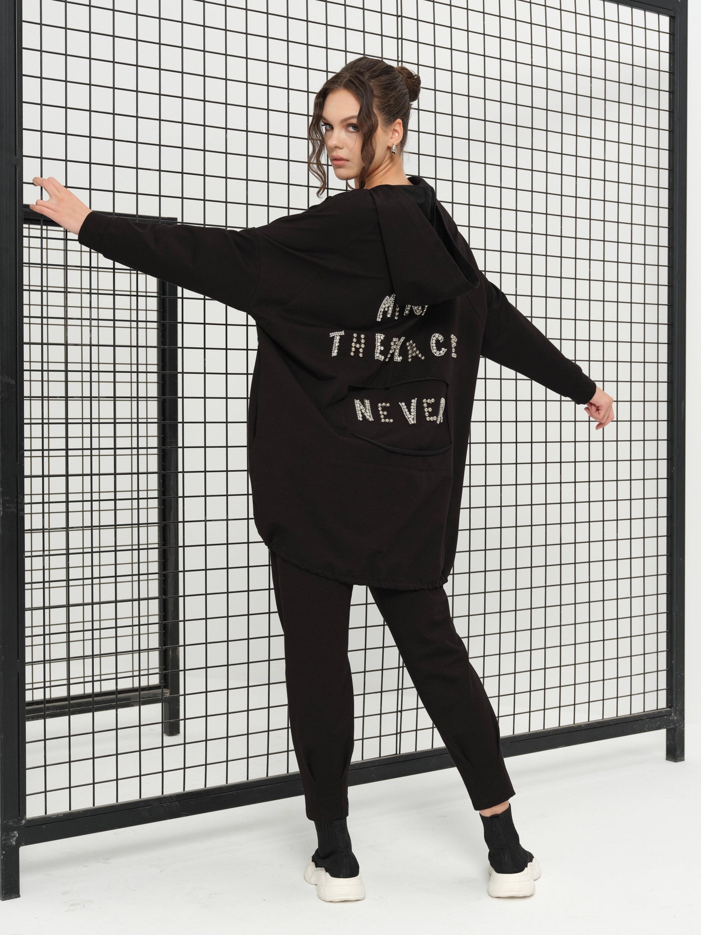 TAŞ YAPIŞTIRMALI EŞOFMAN TAKIMI